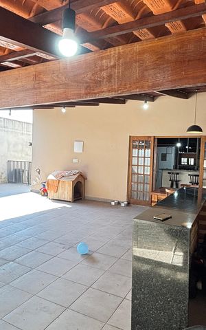 Casa à venda com 178m², 2 quartos e 3 vagas Casa à venda com 178m², 2 quartos e 3 vagasQuintal - Garagem