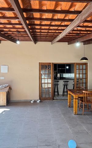 Casa à venda com 178m², 2 quartos e 3 vagas Casa à venda com 178m², 2 quartos e 3 vagasQuintal - Garagem