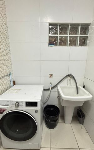 Casa à venda com 178m², 2 quartos e 3 vagas Casa à venda com 178m², 2 quartos e 3 vagasÁrea de Serviço