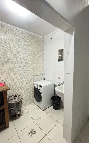 Casa à venda com 178m², 2 quartos e 3 vagas Casa à venda com 178m², 2 quartos e 3 vagasÁrea de Serviço