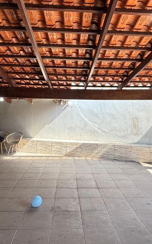 Casa à venda com 178m², 2 quartos e 3 vagas Casa à venda com 178m², 2 quartos e 3 vagasQuintal - Garagem