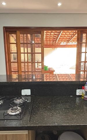 Casa à venda com 178m², 2 quartos e 3 vagas Casa à venda com 178m², 2 quartos e 3 vagasCozinha