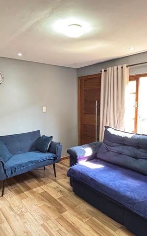 Casa à venda com 178m², 2 quartos e 3 vagas Casa à venda com 178m², 2 quartos e 3 vagasSala