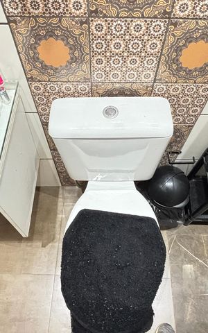 Casa à venda com 178m², 2 quartos e 3 vagas Casa à venda com 178m², 2 quartos e 3 vagasBanheiro da Suíte 1