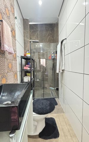 Casa à venda com 178m², 2 quartos e 3 vagas Casa à venda com 178m², 2 quartos e 3 vagasBanheiro da Suíte 1