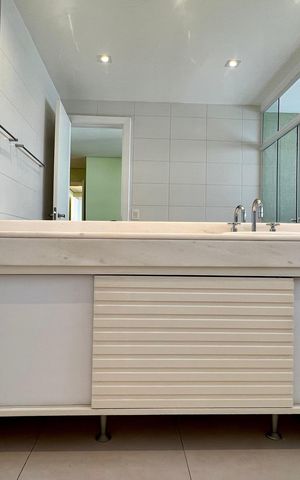 Apartamento para alugar com 115m², 2 quartos e 2 vagas Apartamento para alugar com 115m², 2 quartos e 2 vagasBanheiro da Suíte