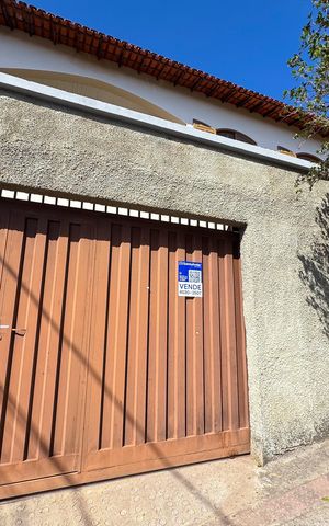 Casa à venda com 336m², 5 quartos e 3 vagas Casa à venda com 336m², 5 quartos e 3 vagasFachada