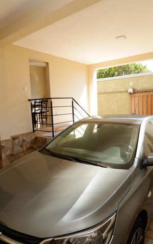 Casa à venda com 336m², 5 quartos e 3 vagas Casa à venda com 336m², 5 quartos e 3 vagasGaragem
