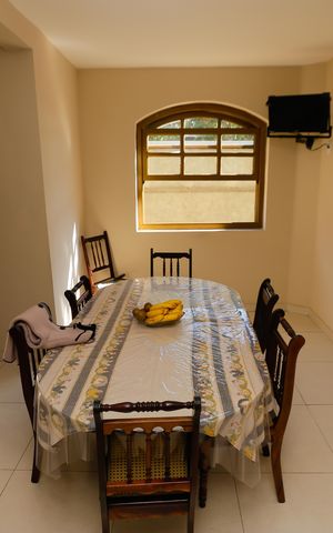 Casa à venda com 336m², 5 quartos e 3 vagas Casa à venda com 336m², 5 quartos e 3 vagasSala
