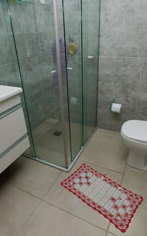 Casa à venda com 336m², 5 quartos e 3 vagas Casa à venda com 336m², 5 quartos e 3 vagasBanheiro da Suíte