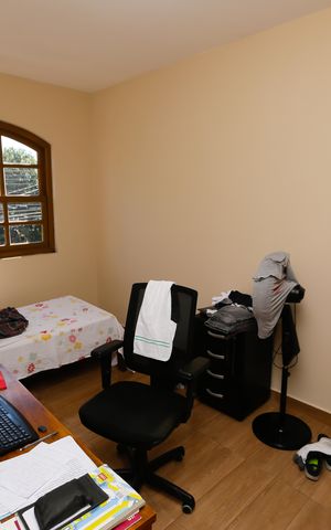 Casa à venda com 336m², 5 quartos e 3 vagas Casa à venda com 336m², 5 quartos e 3 vagasQuarto 3