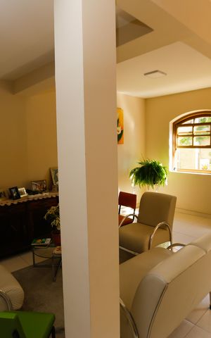 Casa à venda com 336m², 5 quartos e 3 vagas Casa à venda com 336m², 5 quartos e 3 vagasSala