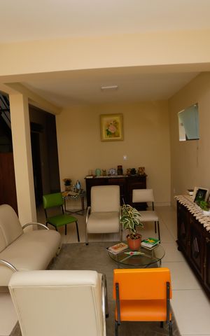 Casa à venda com 336m², 5 quartos e 3 vagas Casa à venda com 336m², 5 quartos e 3 vagasSala
