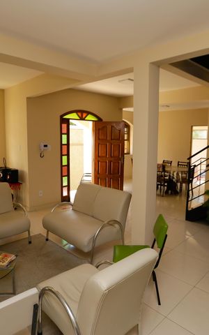 Casa à venda com 336m², 5 quartos e 3 vagas Casa à venda com 336m², 5 quartos e 3 vagasSala