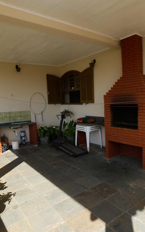 Casa à venda com 336m², 5 quartos e 3 vagas Casa à venda com 336m², 5 quartos e 3 vagasTerraço