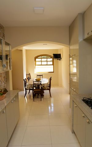 Casa à venda com 336m², 5 quartos e 3 vagas Casa à venda com 336m², 5 quartos e 3 vagasCozinha