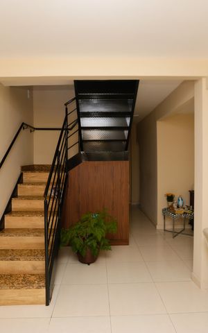 Casa à venda com 336m², 5 quartos e 3 vagas Casa à venda com 336m², 5 quartos e 3 vagasSala