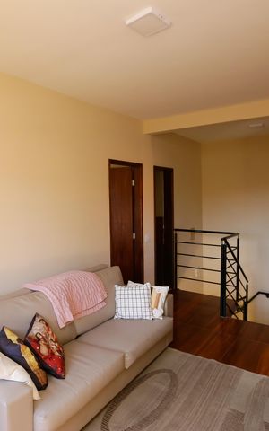 Casa à venda com 336m², 5 quartos e 3 vagas Casa à venda com 336m², 5 quartos e 3 vagasSala