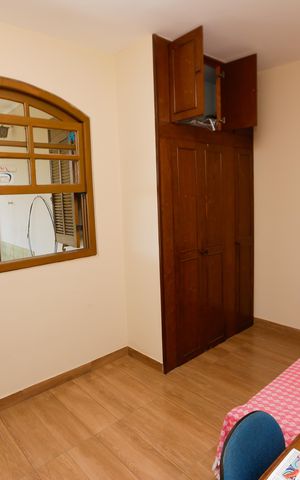 Casa à venda com 336m², 5 quartos e 3 vagas Casa à venda com 336m², 5 quartos e 3 vagasQuarto 2