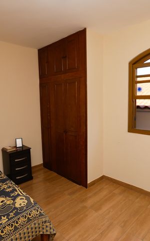 Casa à venda com 336m², 5 quartos e 3 vagas Casa à venda com 336m², 5 quartos e 3 vagasQuarto 4