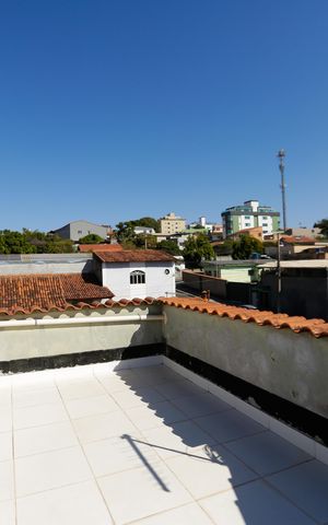 Casa à venda com 336m², 5 quartos e 3 vagas Casa à venda com 336m², 5 quartos e 3 vagasTerraço