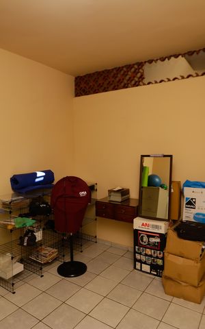 Casa à venda com 336m², 5 quartos e 3 vagas Casa à venda com 336m², 5 quartos e 3 vagasEdícula