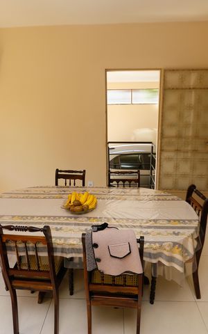 Casa à venda com 336m², 5 quartos e 3 vagas Casa à venda com 336m², 5 quartos e 3 vagasSala