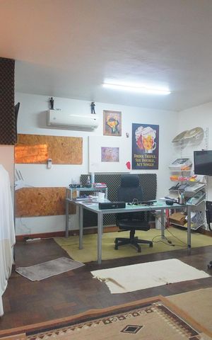 Casa à venda com 350m², 5 quartos e 3 vagasEscritório