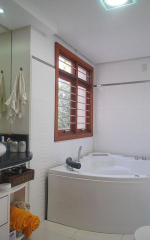 Casa à venda com 350m², 5 quartos e 3 vagasBanheiro da Suíte 1