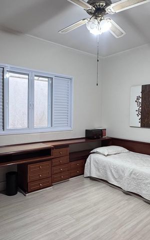 Casa à venda com 334m², 6 quartos e 9 vagas Casa à venda com 334m², 6 quartos e 9 vagasQuarto
