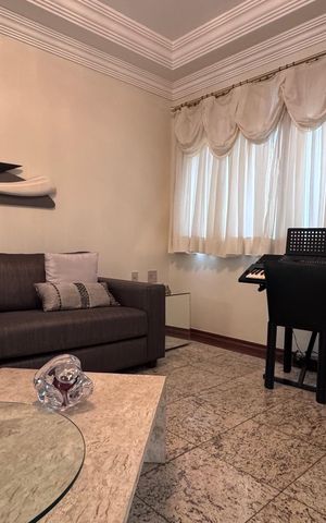 Casa à venda com 334m², 6 quartos e 9 vagas Casa à venda com 334m², 6 quartos e 9 vagasSala