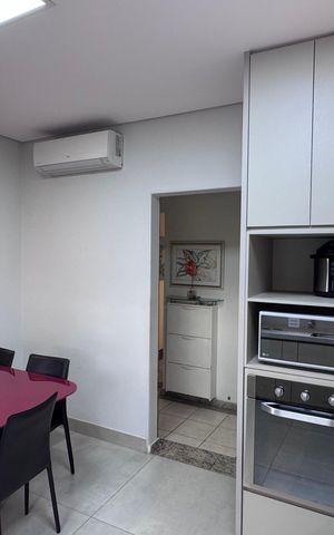 Casa à venda com 334m², 6 quartos e 9 vagas Casa à venda com 334m², 6 quartos e 9 vagasCozinha