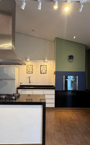 Casa à venda com 334m², 6 quartos e 9 vagas Casa à venda com 334m², 6 quartos e 9 vagasÁrea comum