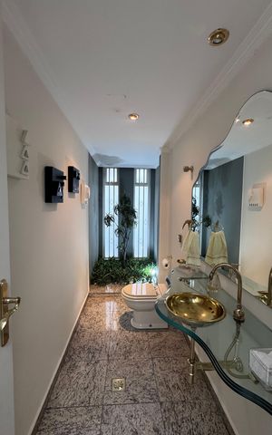 Casa à venda com 334m², 6 quartos e 9 vagas Casa à venda com 334m², 6 quartos e 9 vagasLavabo