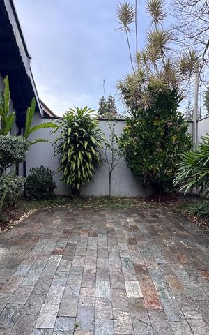 Casa à venda com 334m², 6 quartos e 9 vagas Casa à venda com 334m², 6 quartos e 9 vagasÁrea comum