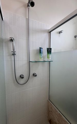 Casa à venda com 334m², 6 quartos e 9 vagas Casa à venda com 334m², 6 quartos e 9 vagasBanheiro da Suíte 2
