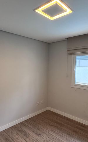 Casa à venda com 334m², 6 quartos e 9 vagas Casa à venda com 334m², 6 quartos e 9 vagasQuarto 2 - Fundos