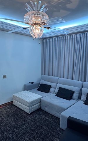 Casa à venda com 334m², 6 quartos e 9 vagas Casa à venda com 334m², 6 quartos e 9 vagasSala de TV