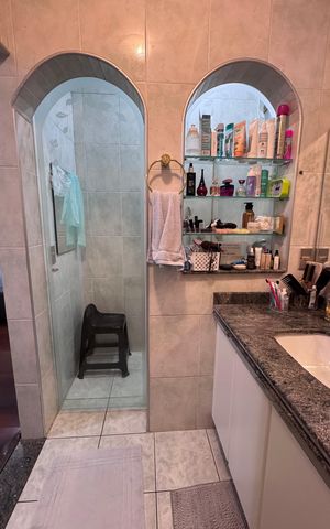 Casa à venda com 334m², 6 quartos e 9 vagas Casa à venda com 334m², 6 quartos e 9 vagasBanheiro da Suíte 1