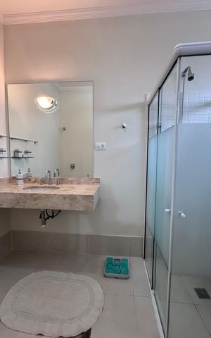 Casa à venda com 334m², 6 quartos e 9 vagas Casa à venda com 334m², 6 quartos e 9 vagasBanheiro da Suíte 2