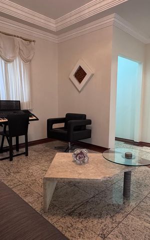 Casa à venda com 334m², 6 quartos e 9 vagas Casa à venda com 334m², 6 quartos e 9 vagasSala