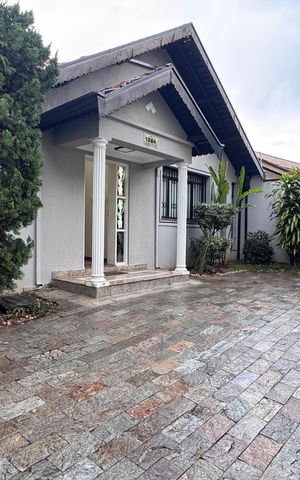 Casa à venda com 334m², 6 quartos e 9 vagas Casa à venda com 334m², 6 quartos e 9 vagasÁrea comum