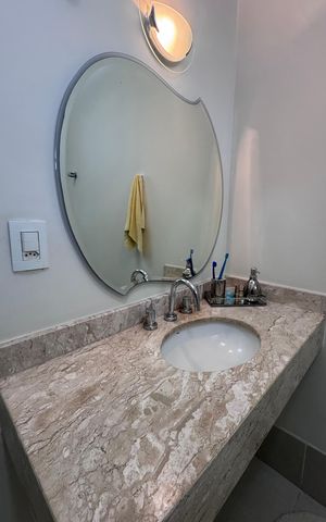 Casa à venda com 334m², 6 quartos e 9 vagas Casa à venda com 334m², 6 quartos e 9 vagasBanheiro