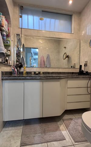 Casa à venda com 334m², 6 quartos e 9 vagas Casa à venda com 334m², 6 quartos e 9 vagasBanheiro da Suíte 1
