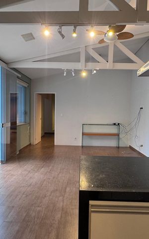 Casa à venda com 334m², 6 quartos e 9 vagas Casa à venda com 334m², 6 quartos e 9 vagasÁrea comum