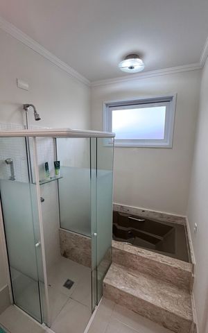 Casa à venda com 334m², 6 quartos e 9 vagas Casa à venda com 334m², 6 quartos e 9 vagasBanheiro da Suíte 2