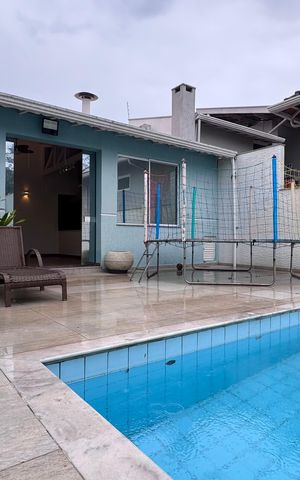 Casa à venda com 334m², 6 quartos e 9 vagas Casa à venda com 334m², 6 quartos e 9 vagasÁrea comum