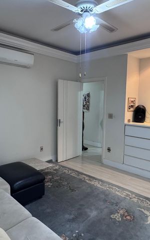 Casa à venda com 334m², 6 quartos e 9 vagas Casa à venda com 334m², 6 quartos e 9 vagasSuíte 1