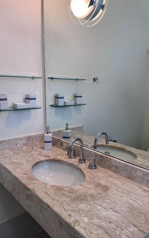 Casa à venda com 334m², 6 quartos e 9 vagas Casa à venda com 334m², 6 quartos e 9 vagasBanheiro da Suíte 2