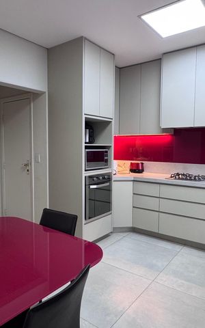 Casa à venda com 334m², 6 quartos e 9 vagas Casa à venda com 334m², 6 quartos e 9 vagasCozinha